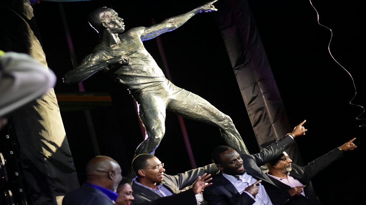 statue of usain bolt