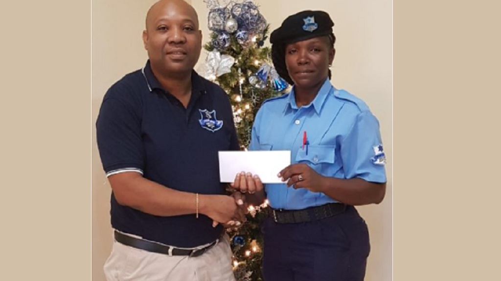 Security officer rewarded after helping pregnant woman