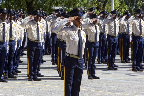 Criminalité : 28 policiers assassinés par balles, de janvier à août 2023 en Haïti, selon le Synapoha