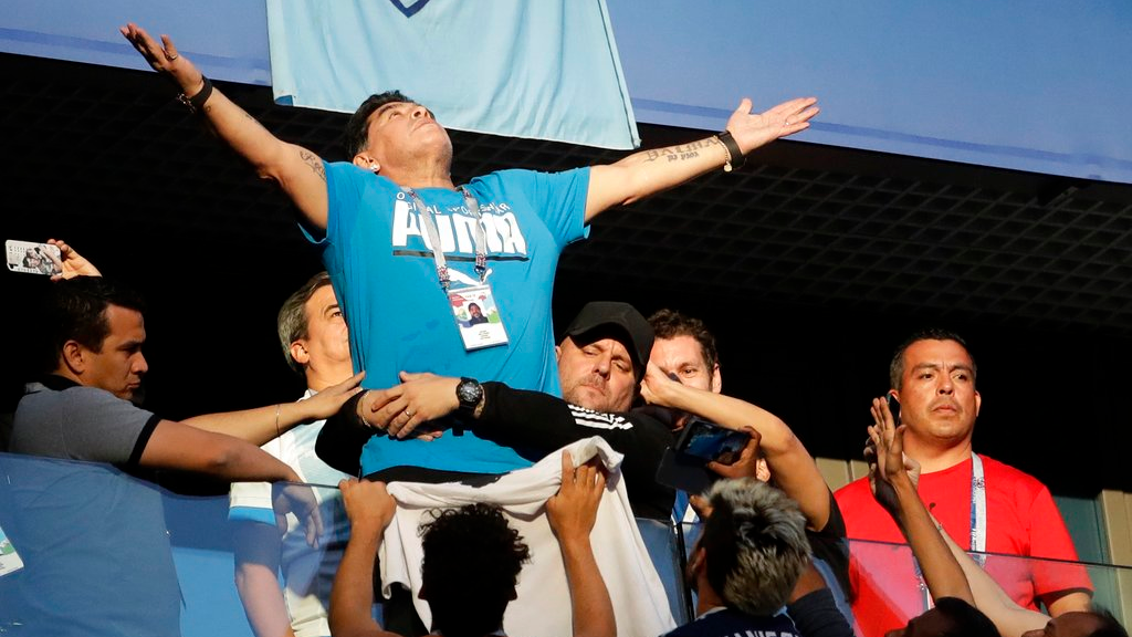 Argentina's soccer fans weep for superhero Diego Maradona - GulfToday