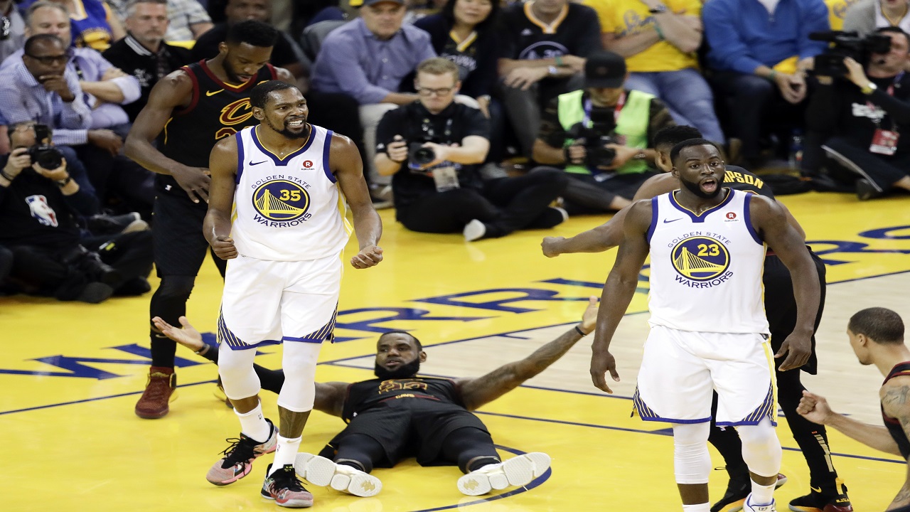 Kevin Durant's 32 points send Warriors past LeBron James and