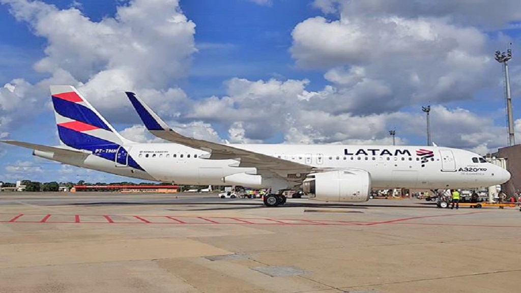 International Flight Network on X: LATAM Brasil flight #LA8062 from Sao  Paulo to Milan (MXP) is diverting to Gran Canaria (LPA)    / X