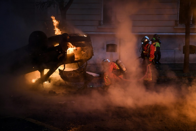 Gilets Jaunes Explosion De Violences Près Des Champs