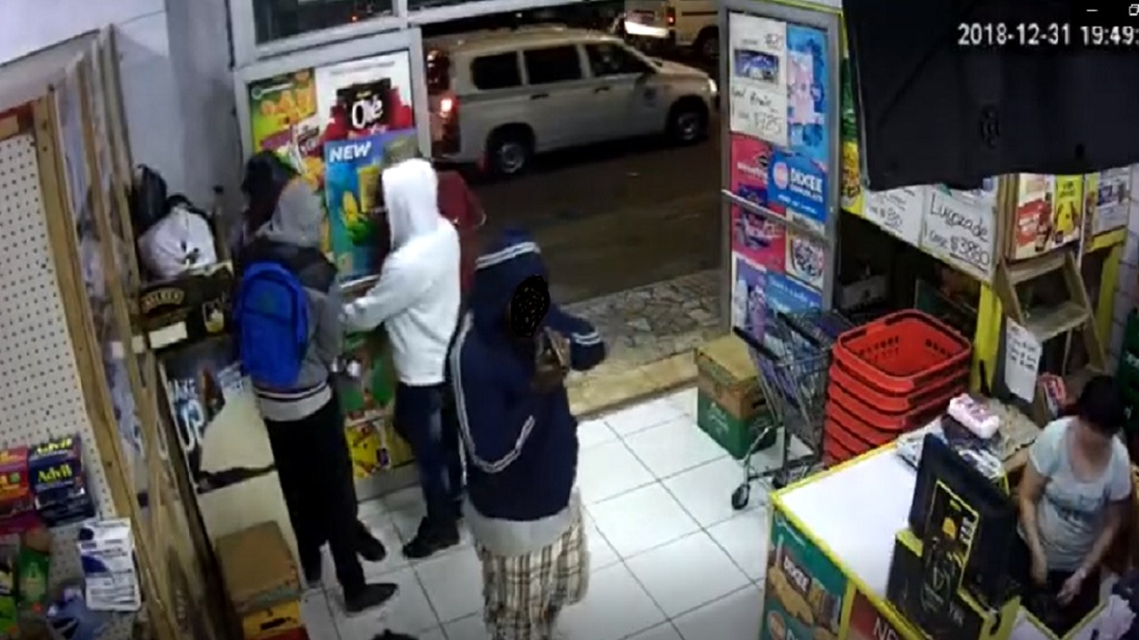 Video Three Suspects Held For Mobay Robbery Caught On Camera Bes 100 Fm Radio