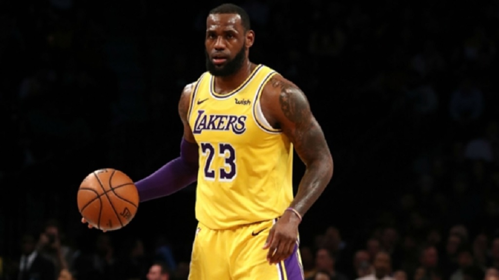 LeBron James returns for playoff push with Lakers