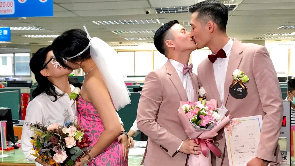 Same Sex Couples Start Registering Marriages In Taiwan Loop News