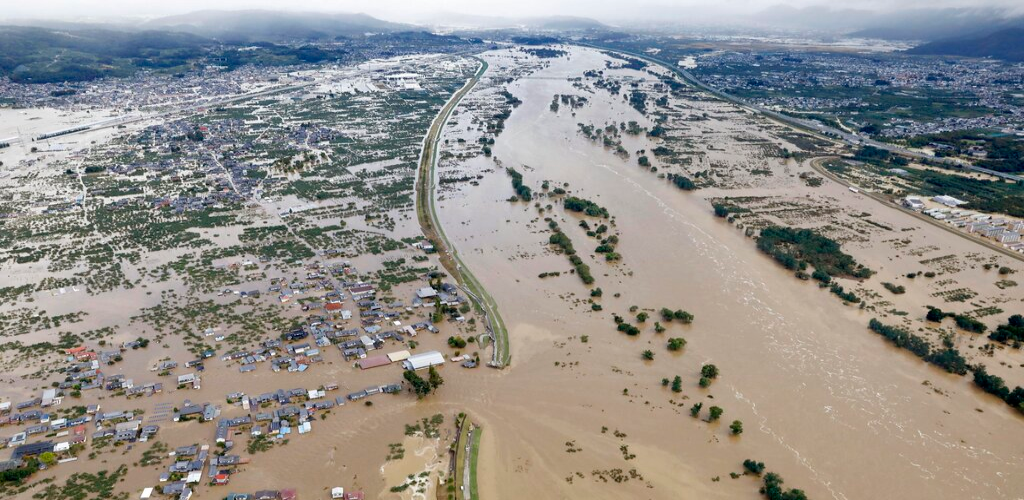 Typhoon leaves 19 dead as Japan launches major rescue | Loop News