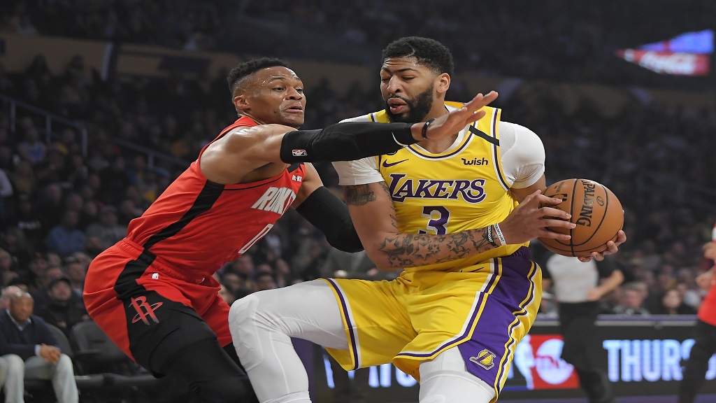 LeBron James' reverse dunk against Rockets captured in stunning photo 