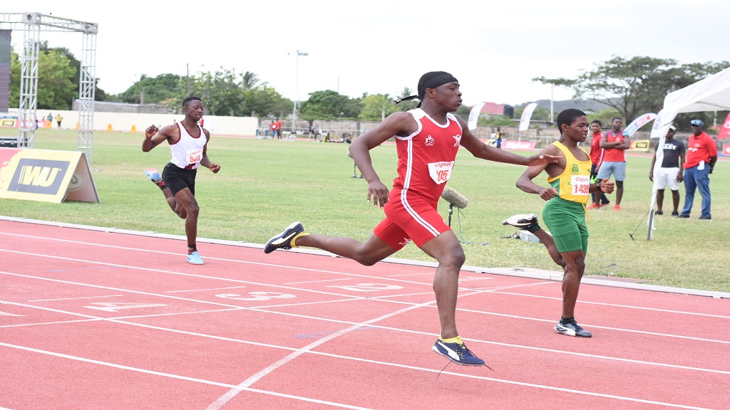 Edwin Allen dominate 800m to open up a 29-point lead