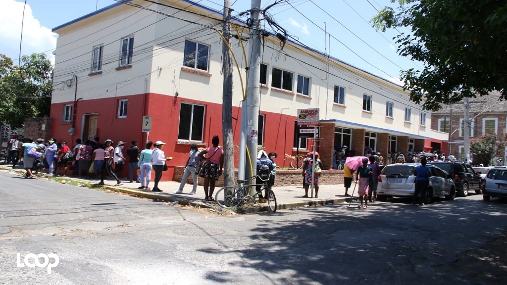 VIDEO: Chaos at Spanish Town Post Office on crowded payment day | Loop  Jamaica