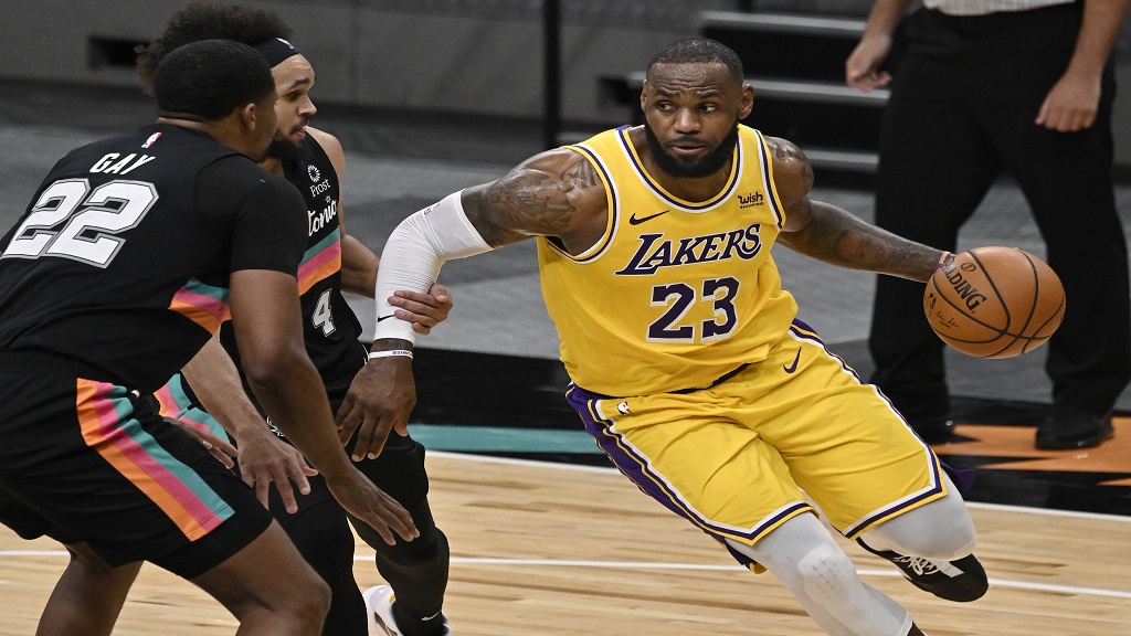 LeBron leads Lakers past Spurs again, Bucks crush Bulls | Loop Jamaica