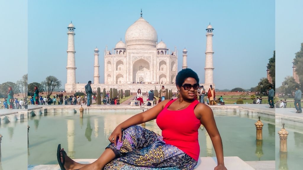 Deidre au Taj Mahal, Inde