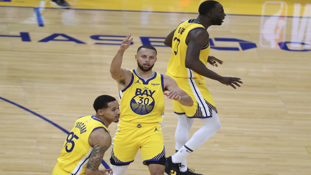 Warriors Welcome Back Fans As Curry Sinks Nuggets Loop Barbados