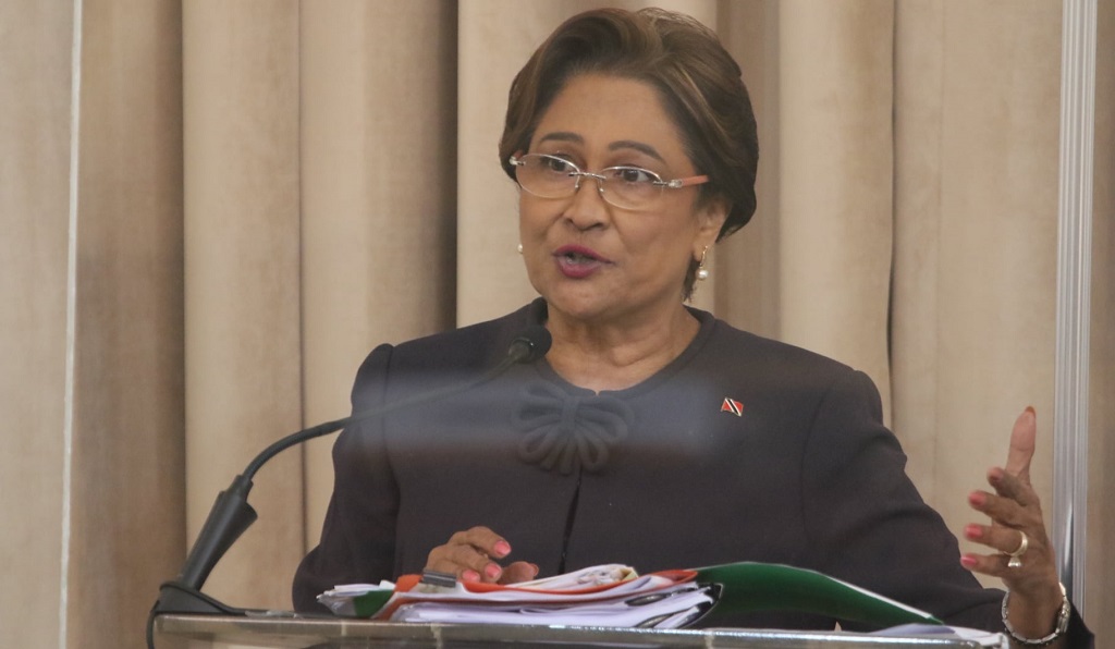反对派领导人Kamla Persad-Bissessar通过特立尼达和多巴哥议会。