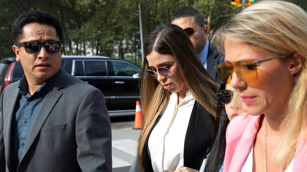 在本7月17日2019年7月17日文件照片，墨西哥药物耶和华的妻子，Juaquin的妻子，Juaquin“el Chapo”Guzman，在布鲁克林联邦法院到达纽约的判决。（AP照片/ Mark Lennihan，文件）