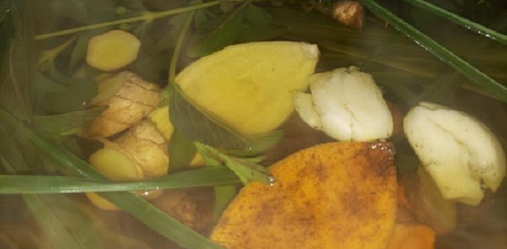 2020年4月24日，Devan Narine在脸书群True Trini Foods and Recipes上发布了一张“丛林茶”的照片。