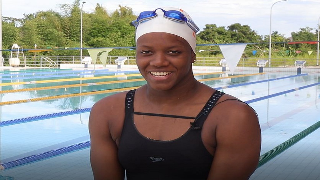2020年11月，国家游泳运动员Cherelle Thompson在库瓦国家游泳中心。