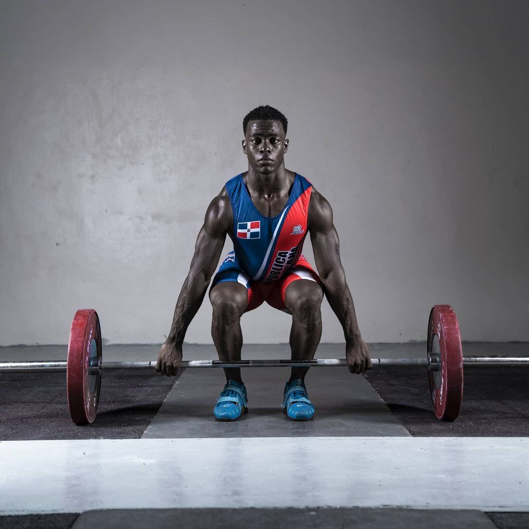 JO-2020: a Haitian gives a medal to the Dominican Republic