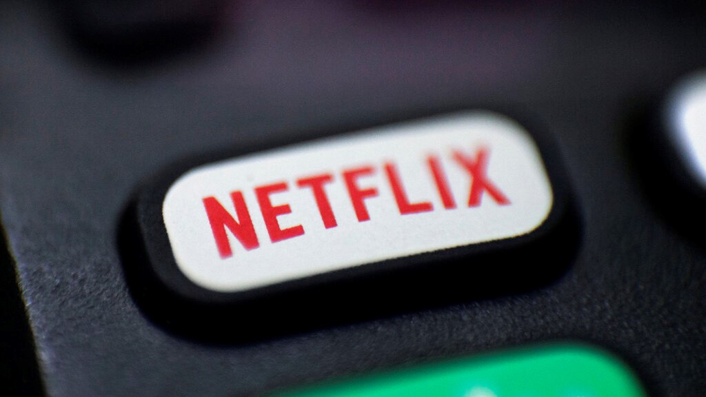 2020年8月13日，俄勒冈州波特兰市的一个遥控器上显示了Netflix的标志。
