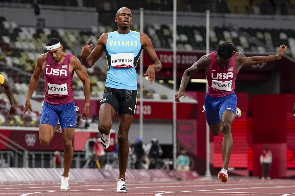 Steven Gardiner, of the Bahamas, wins the men's 400-meter final at the 2020 Summer Olympics, Thursday, August 5, 2021, in Tokyo. (AP Photo/Petr David Josek)