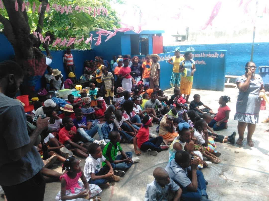 Au moins 12 écoles occupées par des déplacés à environ 2 semaines de la rentrée scolaire en Haïti