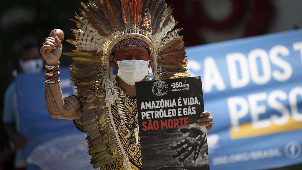 Photo of Chef indigène du Macron français : Sauvez l’Amazonie