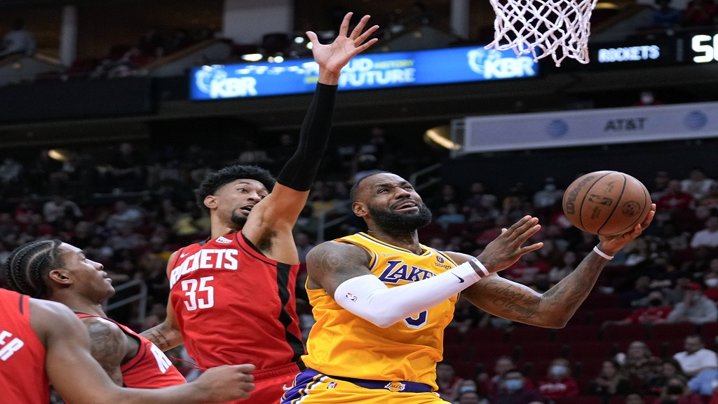 Lakers tickets surge amid LeBron James' scoring record quest - ESPN