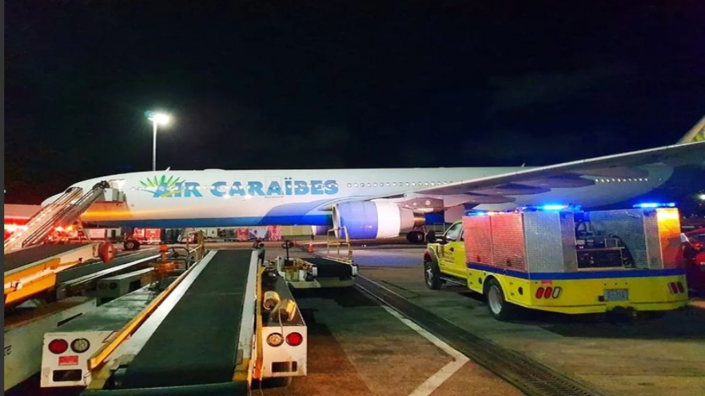 Air Caraïbes flight TX 527 after its emergency landing at the Princess Juliana International Airport. Photo: Princess Juliana International Airport