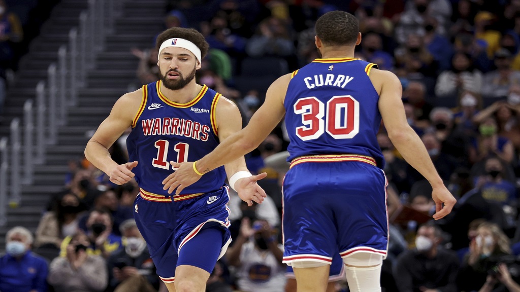 NBA: Splash Brothers Curry, Thompson lead Warriors past Pistons
