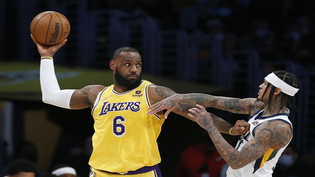 NBA: LeBron scores 25 as Lakers end three-game skid, beat Jazz