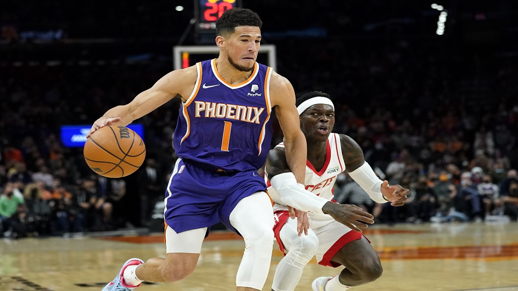 NBA - At the half, the Phoenix Suns lead the Houston