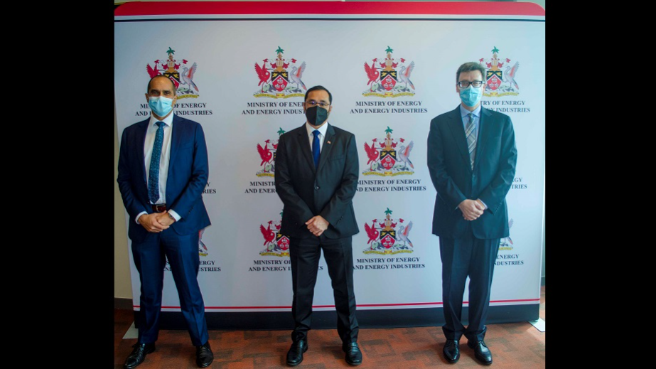 From left to right: Managing Director and President at Methanex Corporation (T&T) Colin Bain; Minister of Energy and Energy Industries Stuart Young; Methanex Senior Vice President of Finance and Chief Financial Officer Ian Cameron.

 