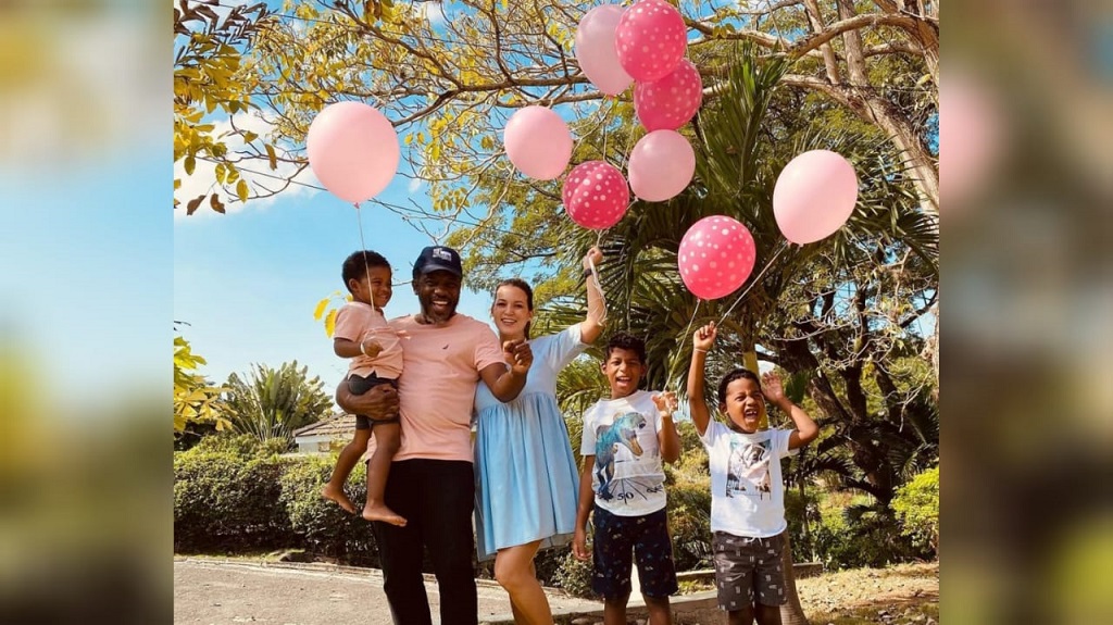 Wayne Marshall (left) and Tami Chin with three of their sons (Photo via IG @tamichinmitchell)