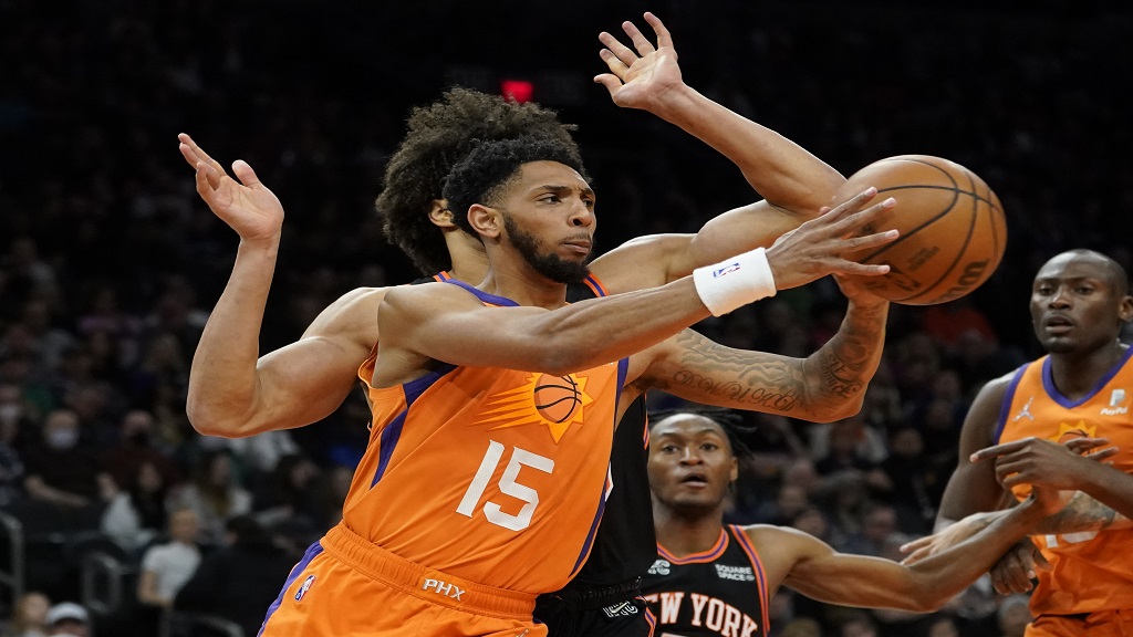 NBA: Knicks blow 16-point lead as Heat win 14th straight