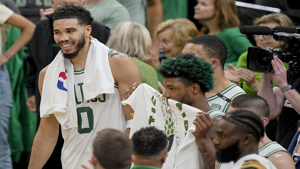 Warriors beat Celtics 103-90 to win 4th NBA title in 8 years – KXAN Austin