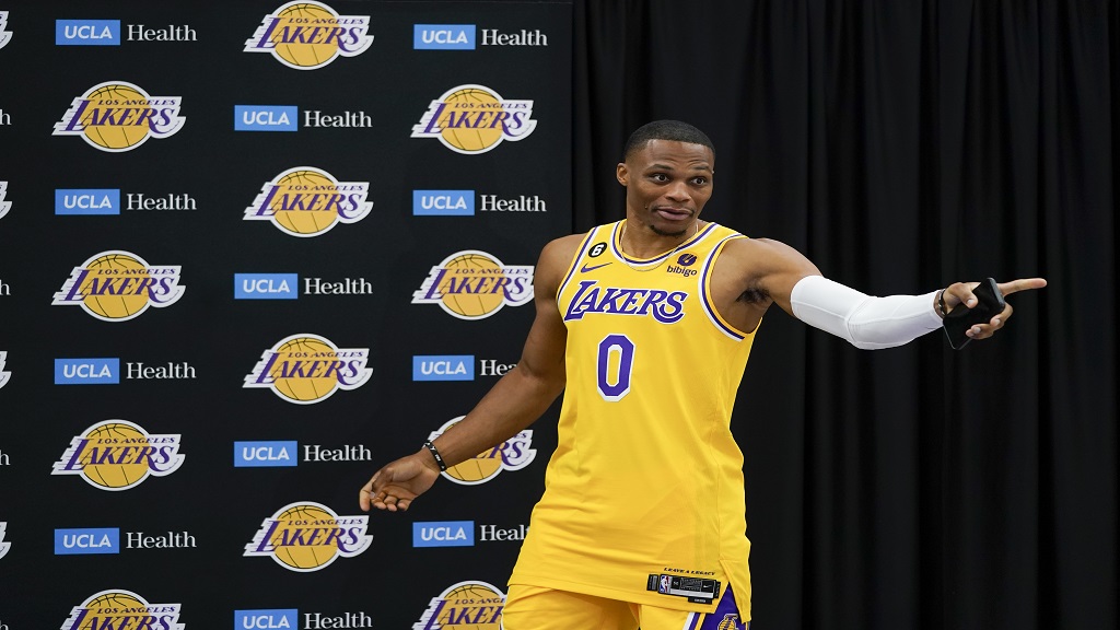 Lakers' LeBron James would give up nearly $100M if he decides to end his NBA  career this offseason