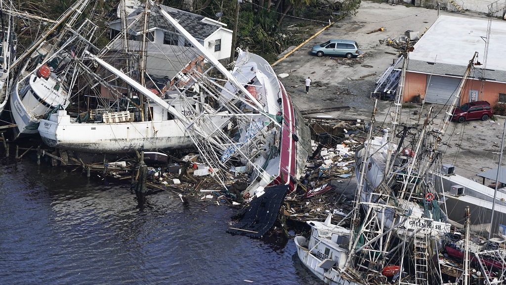 People trapped 2.7m without power as Hurricane Ian drenches