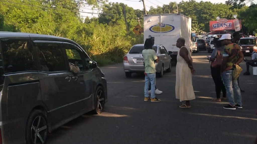 WATCH: Residents block sections of North Coast Highway in St Mary | Loop Jamaica