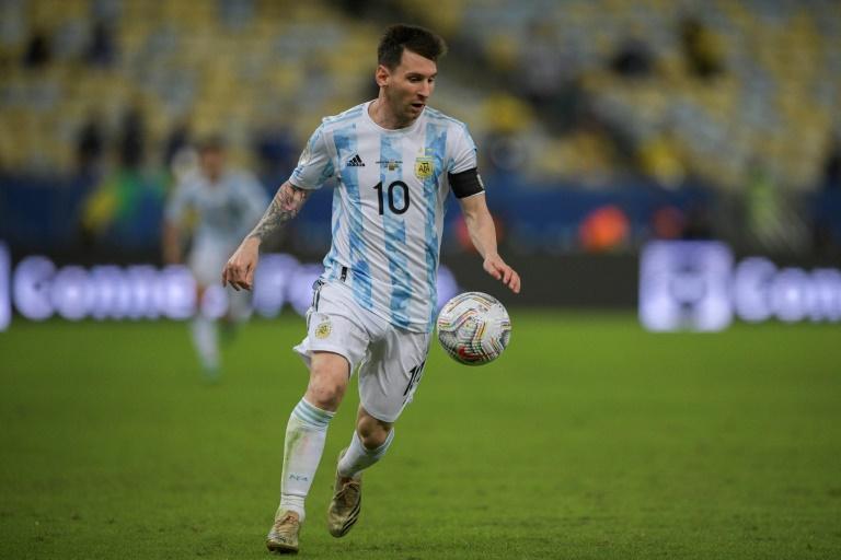 La photo modifiée de Messi jouant aux échecs contre lui-même devient virale  – les fans disent la même chose - Football