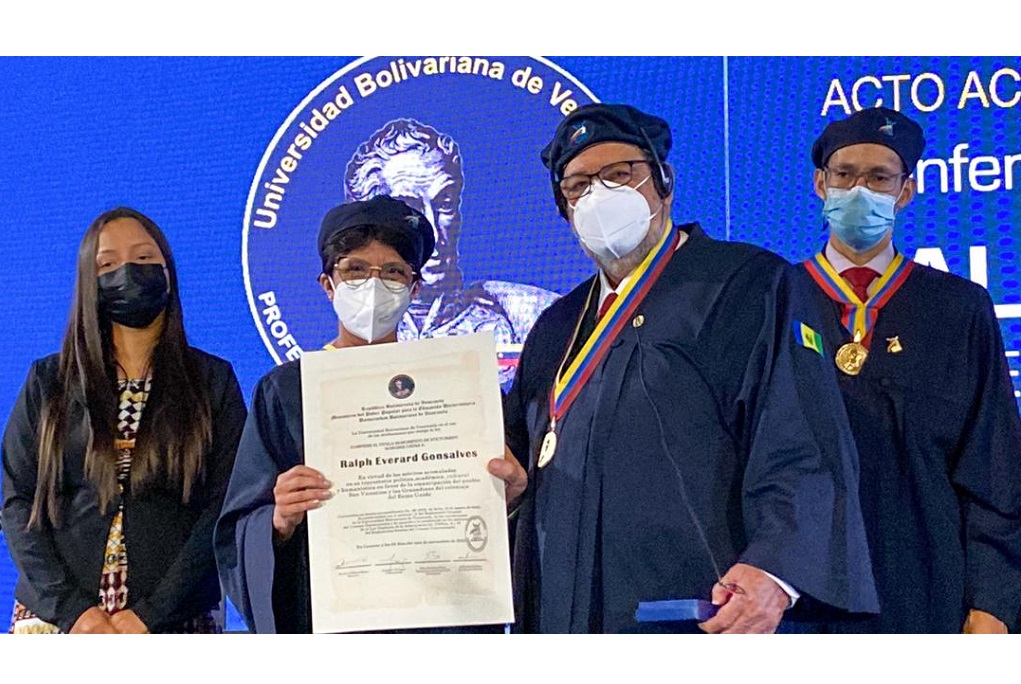 El Primer Ministro de San Vincenzo confirió doctorado honoris causa en Venezuela