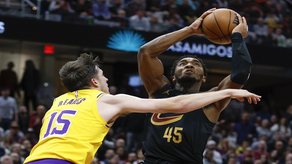Donovan Mitchell stars in Cavaliers home debut in win over Wizards