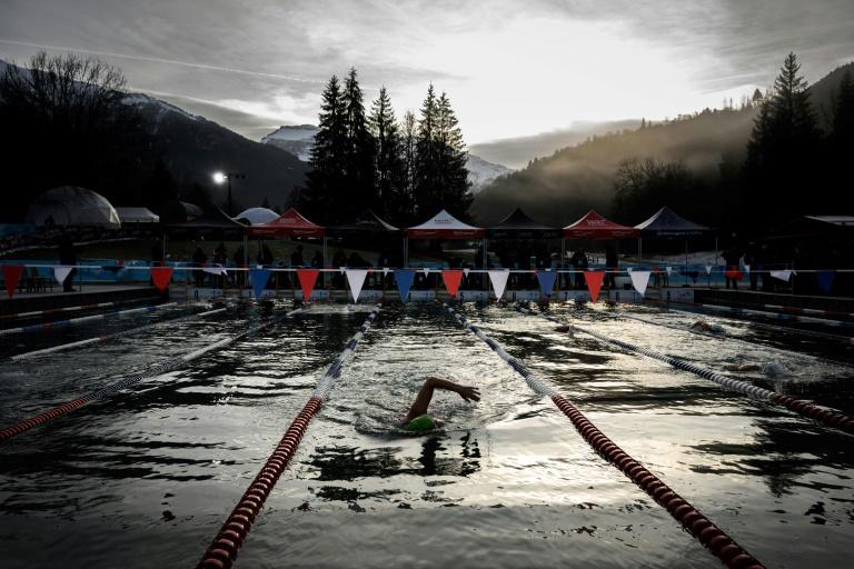 “Un deporte para locos”: los nadadores compiten en agua helada