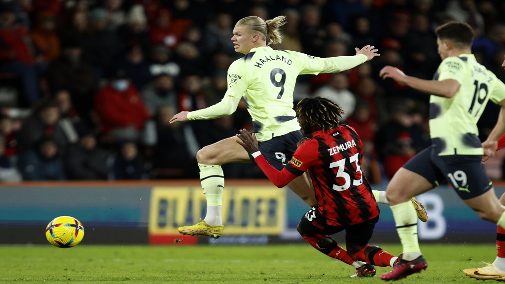 Manchester City's Erling Haaland, left, duels for the ball with Bournemouth's Jordan Zemura during an English Premier League football match at the Vitality Stadium in Bournemouth, England, Saturday, Feb. 25, 2023. (AP Photo/David Cliff).