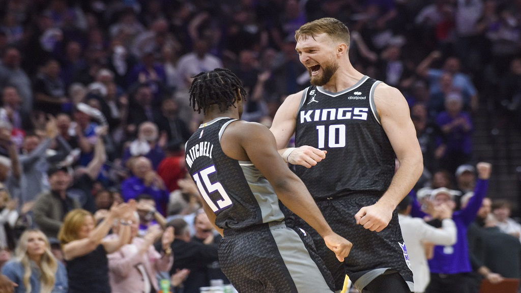 Sabonis' 26 points, 22 rebounds lead Kings over Warriors