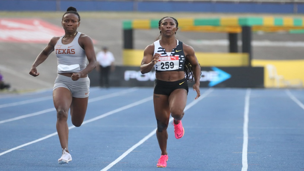 Shelly-Ann Fraser-Pryce (right) races to victory in semi-final two of the women's 200m on day three of the National Senior and Junior Championships on Saturday, July 8, 2023. (PHOTO: Marlon Reid).