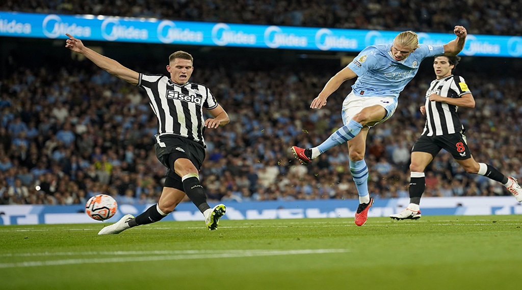 Julian Alvarez fires Manchester City to hard-fought win over Newcastle