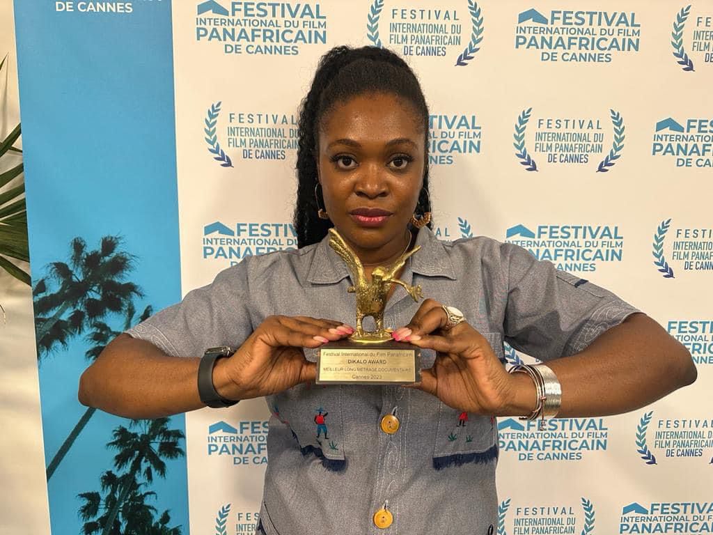 The Haitian director Benita Jacques with the trophy 