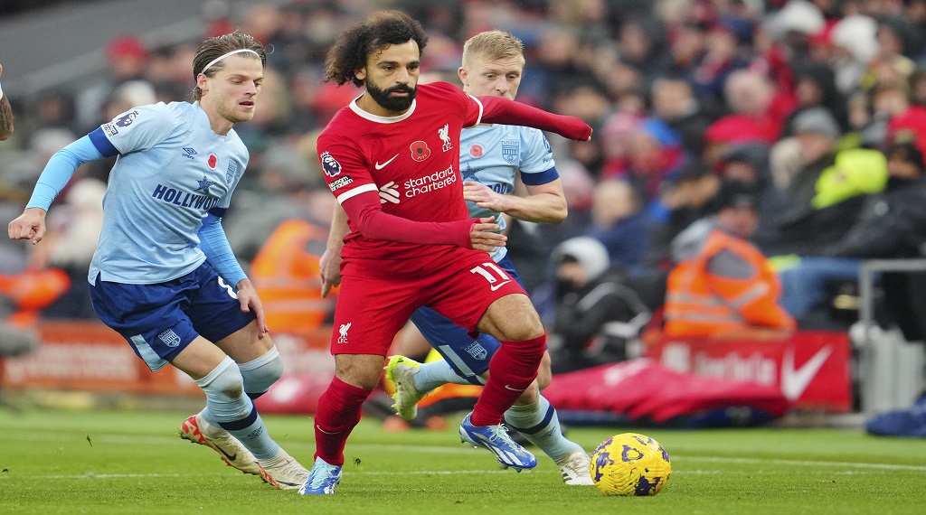 Salah faz 100° gol pelo líder Liverpool no Inglês em empate com