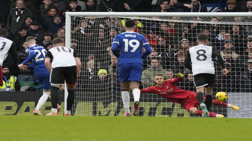 Chelsea's Cole Palmer, left, shoots to score from the penalty spot during the English Premier League football match against Fulham at Stamford Bridge stadium in London, Saturday, Jan. 13, 2024. (AP Photo/Frank Augstein).
