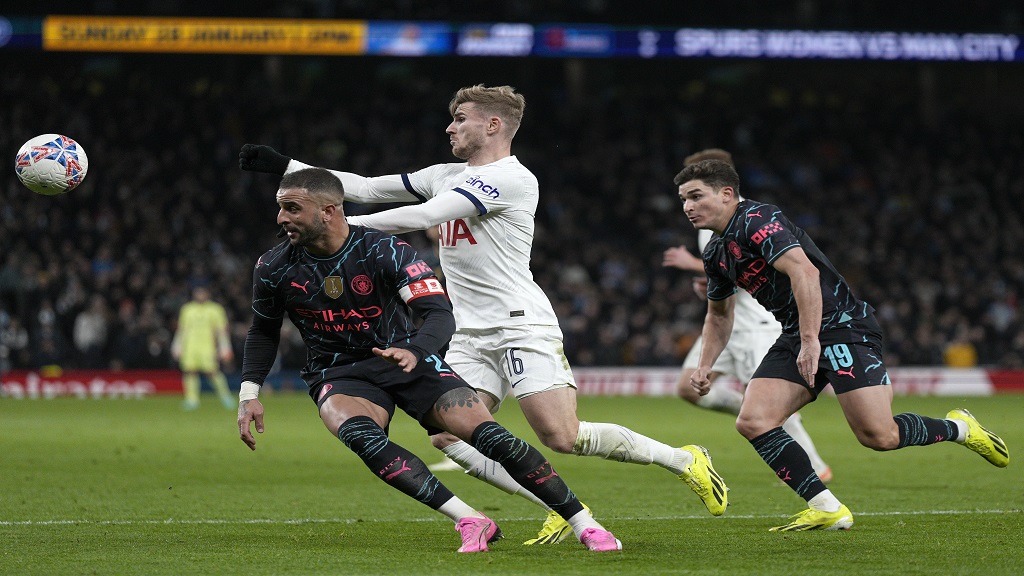 Tottenham's Timo Werner, centre, battles for the ball with Manchester City's Kyle Walker, left, and  Julian Alvarez during an English FA Cup fourth round football match in London, Friday, Jan. 26, 2024. (AP Photo/Dave Shopland).